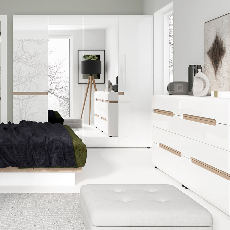 Chelsea Bedroom 4 Drawer Chest in White with a Truffle Oak Trim – image 4