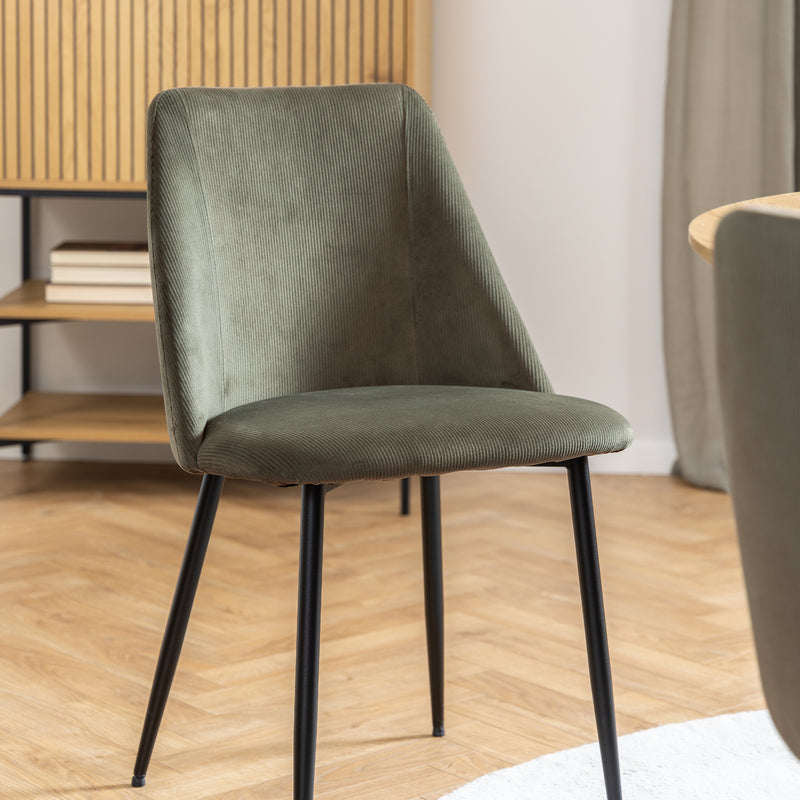 Yale Dining Table in Oak Included 4 Ines Dining chair in Olive Green – image 8